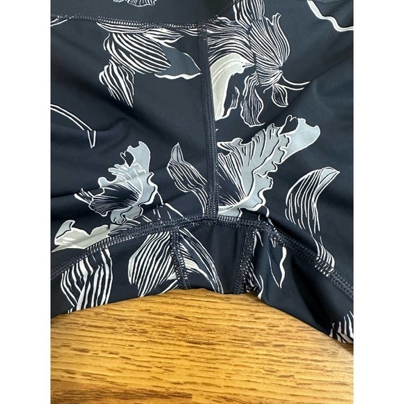 Athleta Blue Floral Sonic Cropped High Waisted Athletic Leggings Size S - Picture 9 of 10